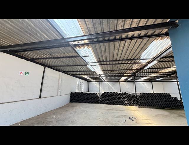 588M² INDUSTRIAL YARD FOR SALE IN PETIT